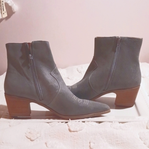 Lucky Brand 🍀Genuine Suede Western Stylee Boot 10  Gray/Blue - Picture 6 of 9